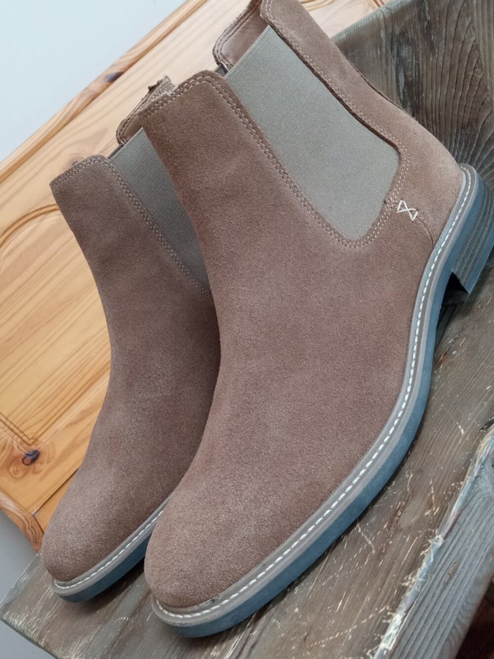 Crown Vintage Men's Size 9.5 Lanbart Chelsea Boots NEW!